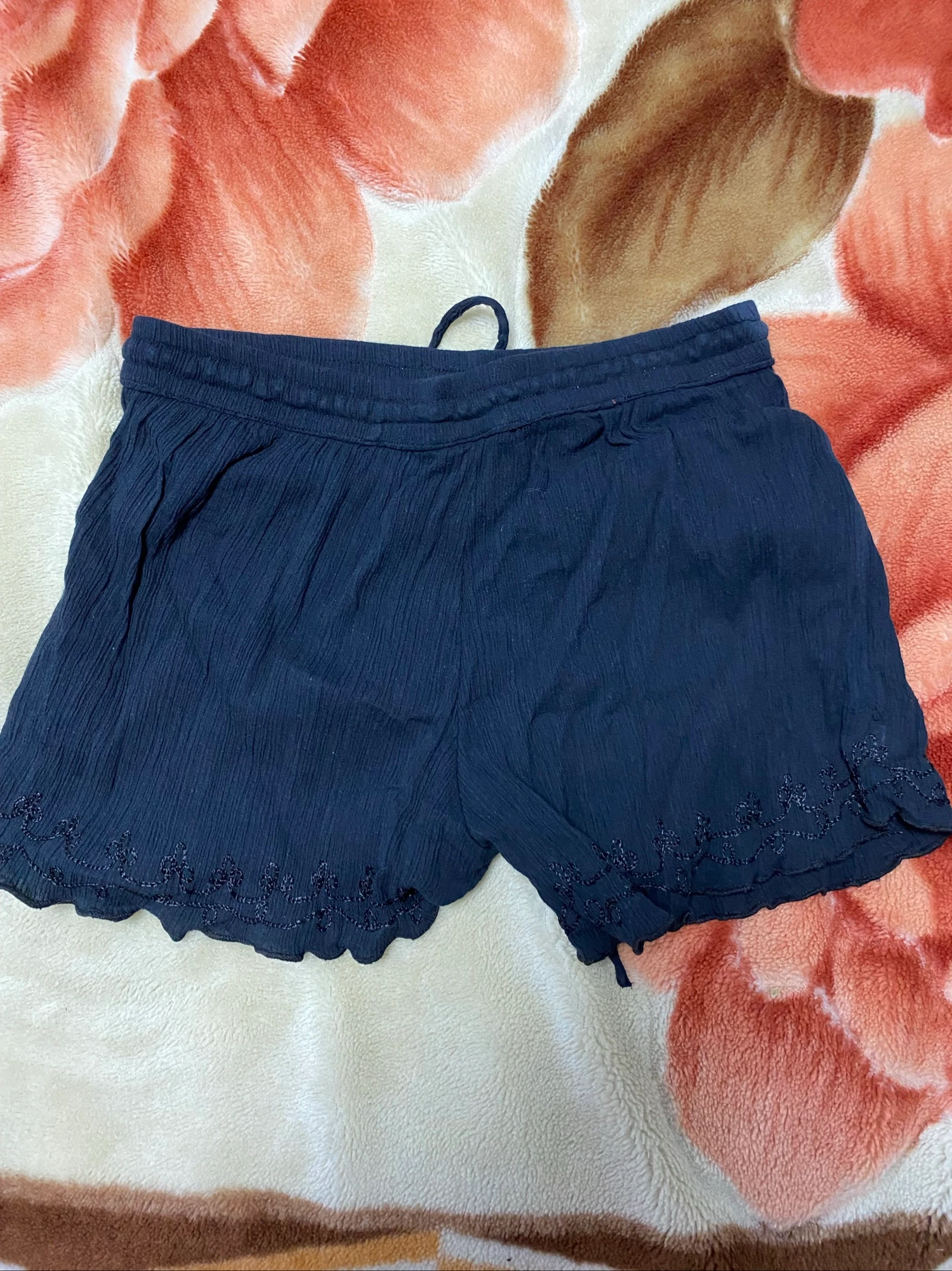 Shorts Negros Vaporosos con Bordado – Estilo Boho / Veraniego – Talla S